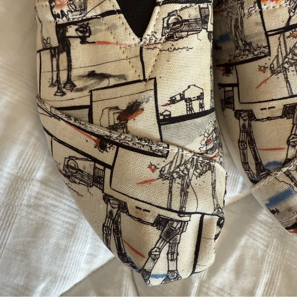 Star Wars Graphic Toms Shoes, W7.5 - Picture 3 of 8
